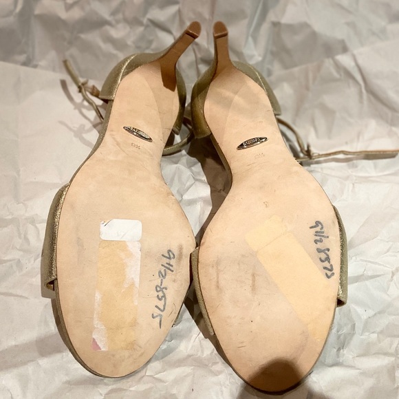 Badgley Mischka T-Strap heel - Picture 6 of 6